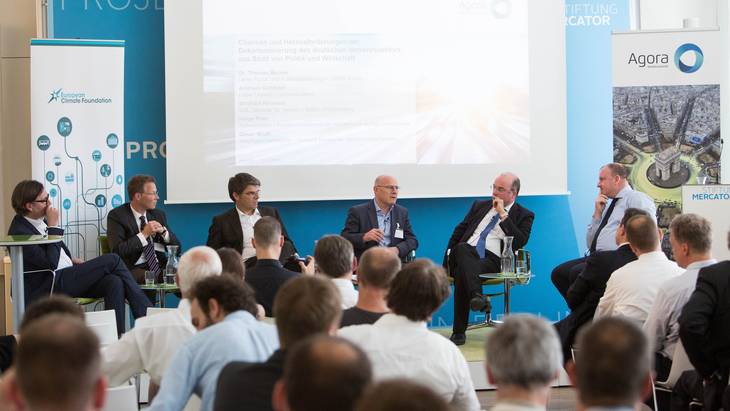Podiumsdiskussion bei der Eröffnungsveranstaltung mit hochkarätigen Gästen